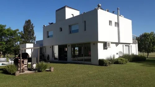 Casa En Venta - 4 Dormitorios 4 Baños - Coronel Brandsen