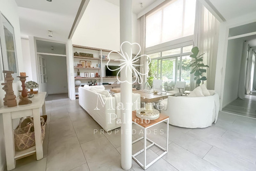 Casa En Venta. Barrio Los Nogales. Villa De Mayo