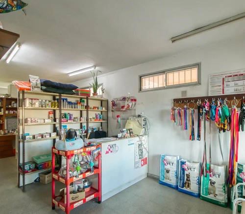 Departamento En Planta Alta De 2 Dormitorios Con Local Pb Y Terreno