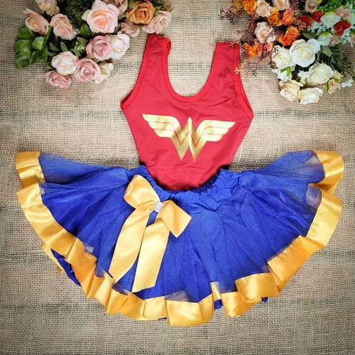 Mulher maravilha com saia de best sale tule
