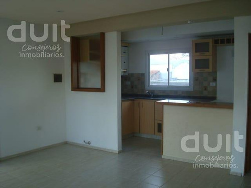 Imagen 4 de 17 de Departamento 2 Dormitorios En B° San Martin. Oportunidad De Inversion!