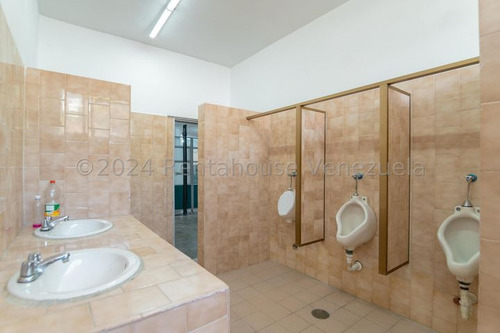 Edificio Comercial En Venta Mls #24-17255