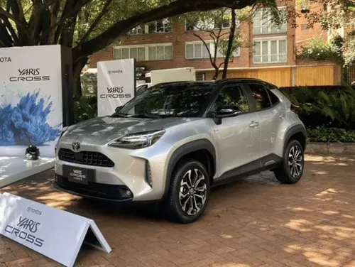 Toyota Yaris Cross Hibrido Xls Refull 2025 Entrega Inmediata