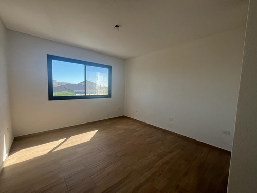 Casa En Barrio Ceibos Puertos Del Lago Lote Interno Escobar 3 Dormitorios Y Escritorio