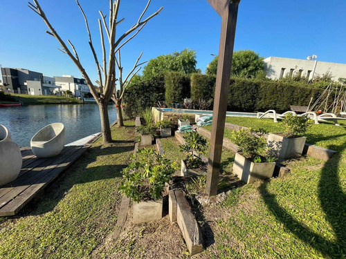 Imagen 22 de 30 de Venta Casa Al Canal Fondo Al Norte Nuevo Quilmes