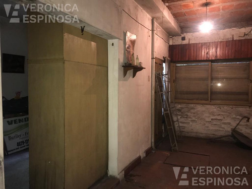 Casa De Tres Ambientes En Venta. Morón. Sobre Lote Propio De 10x30 -