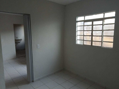 Imagem 3 de 7 de Quarto E Cozinha