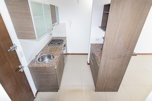 Imagen 11 de 24 de Av Pellegrini 3709 Torre 3 04 09