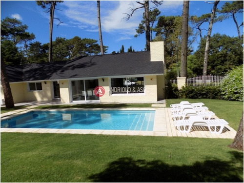 Casa En Playa Mansa - Ref: 5560
