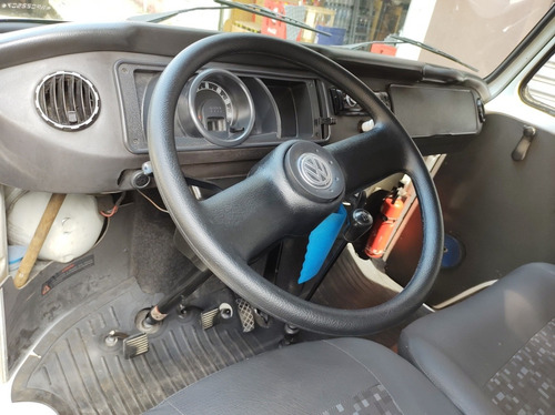 Imagem 4 de 7 de Volkswagen Kombi 2010 1.4 Standard Total Flex 3p