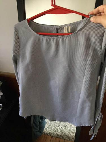 Blusa Daniel Cassin A Rayas Finas Con Detalle En Mangas T. M