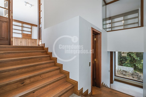 Casa En Venta De 6 Dorm. En Lo Barnechea