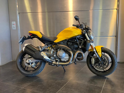 Monster 821 Amarillo Con Accesorios
