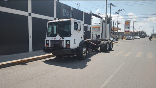 Camion Mack Equipado Con Sistema De Roll Off Galbreath