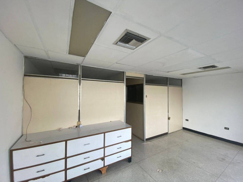 Imagen 2 de 12 de Local Comercial En Alquiler En La Av. Bolivar Cód 157783 Lucrecia Escorcha