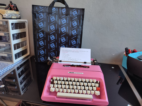 Maquina De Escribir Olivetti Lettera 35 Rosa