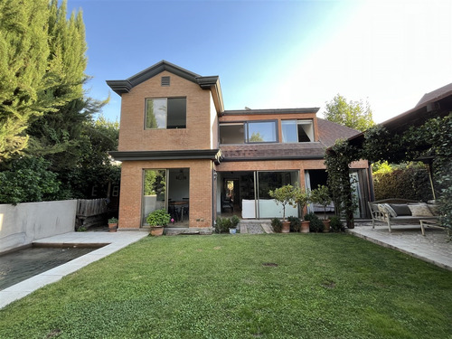 Casa En Arriendo De 5 Dorm. En Lo Barnechea