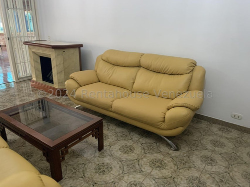 Interesante Apartamento De Un Área Total De 248,28, Distribuidos En Tres Ambientes, Áreas Sociales Y Habitaciones De 101,83 Y 146,45 De Terraza Y Jardín. Esta En Chacao