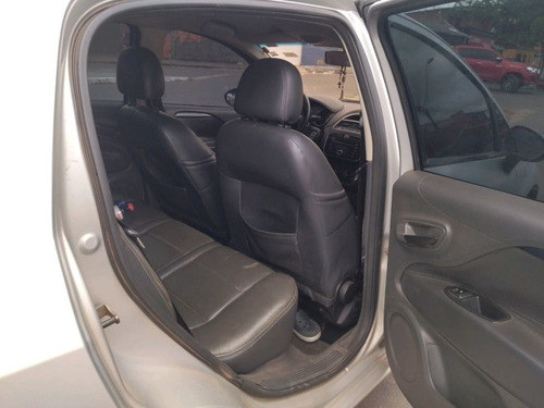 Imagem 10 de 13 de Fiat Punto Attractive 1.4 8v Flex