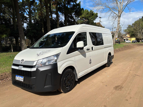 Toyota Hiace 2.8 Tdi Furgón 6at L2h2 3a 5p