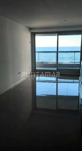 Apartamento En Edificio De Categoria Con Vista Al Mar