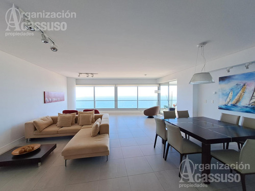 Punta Del Este - Departamento Venta - 3 Dormitorios En Suite - Dependencia De Servicio -  Amenities - Piscina - Parrilleros - Garaje