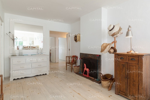 Excelente Casa En Venta En El Pueblo De Jose Ignacio- Ref: 28280