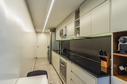 Venta Tres Ambientes. Balcon Al Frente. Luminoso. Seguridad 24hs. Amenities. Cochera. Liberateur
