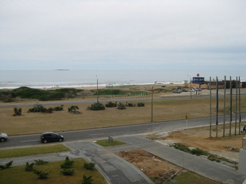 Apartamento En Brava, 3 Dormitorios *- Ref: 4598