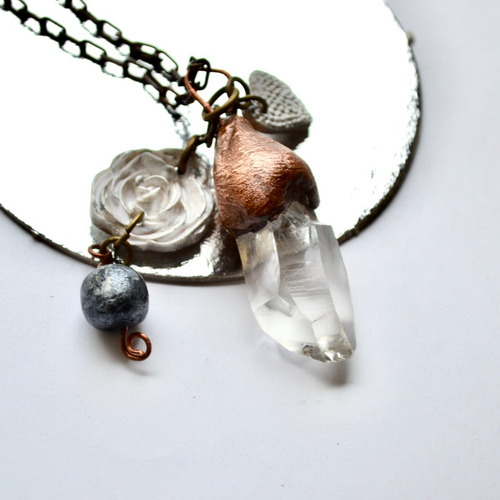 Imagen 4 de 7 de Collar Boho Con Piedra Cuarzo, Corazon, Flor, Cobre, Cod1