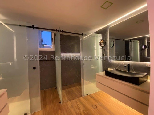 Ampllio Y Remodelado Apartamento En Venta En Altamira 25-21699 Ag