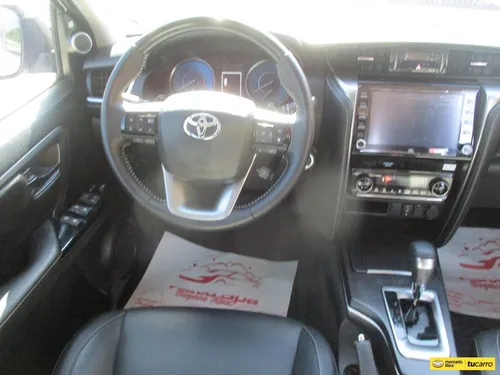 Toyota Fortuner Srv Diesel 2.4 Turbo At Aa