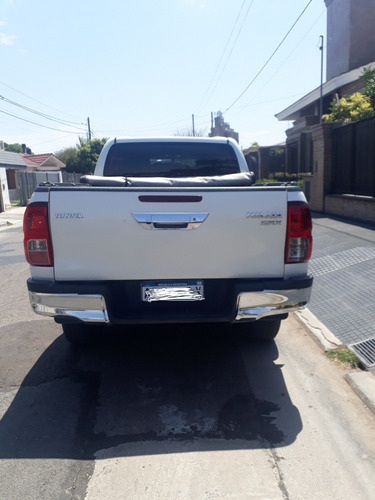 Imagen 4 de 12 de Toyota Hilux 2018 2.8 Cd Srx 177cv 4x4