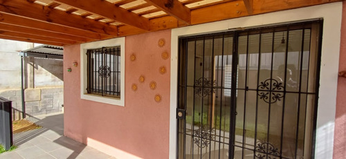 Casa En Barrio Residencial Con Jardín Terraza Techada