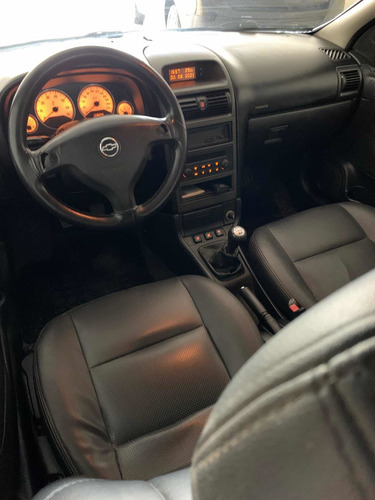 Imagem 4 de 8 de Chevrolet Cobalt 2013 1.4 Lt 4p