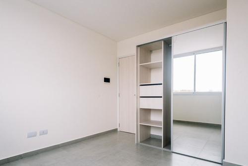 Un Dormitorio Semi Nuevo