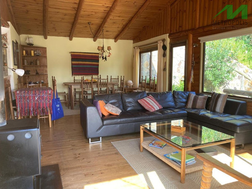 Casa En Venta De 9 Dorm. En Vichuquén