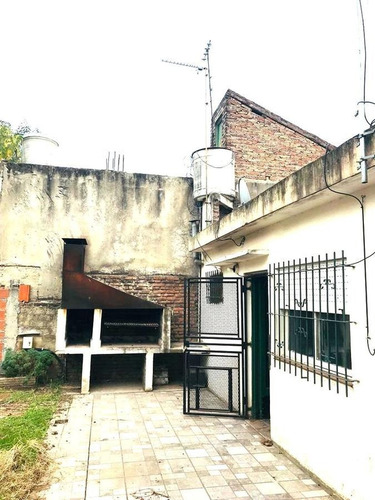 Imagen 10 de 12 de Casa En Zona Comercial!! Excelente Ubicacion.- 10 Mts De Frente Sobre Avenida Peron