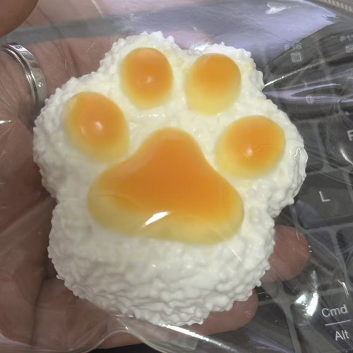 Egg Yolk A Rice Ball, Cat Claws, Pinch The Same Style As