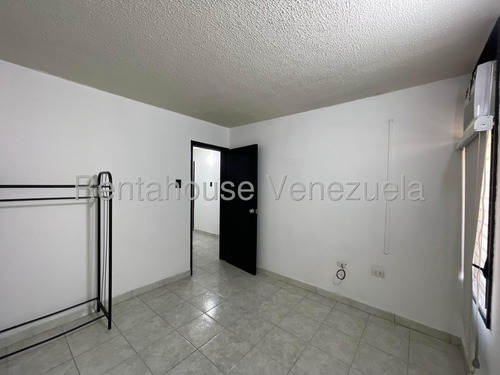Excelente Apartamento En Alquiler En Urbanización Privada Narayola La Morita Amoblado Piso Bajo Listo Para Mudarse Nela 25-17684