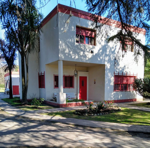 Casa Quinta De 6 Dormitorios En Calle Pirovano Y M Moreno - La Reja Grande