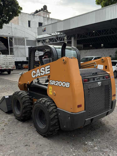 Minicargador Bobcat Marca Case Sr200b