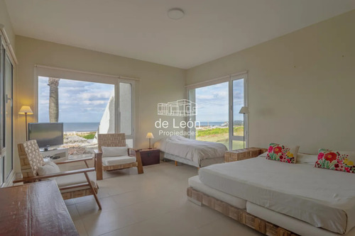 Importante Casa En Primera Linea Frente Al Mar De Montoya, 4 Dormitorios Más Servicio