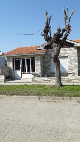 Casa En Venta - 3 Dormitorios 2 Baños 4 Cocheras - 600mts2 - Mechongue