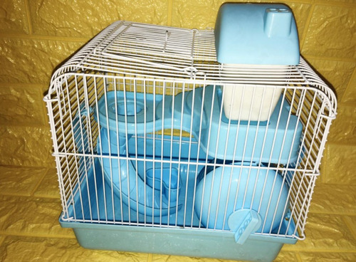 Imagen 1 de 3 de Casita Para Hámster Con Juegos Para La Pequeña Mascota