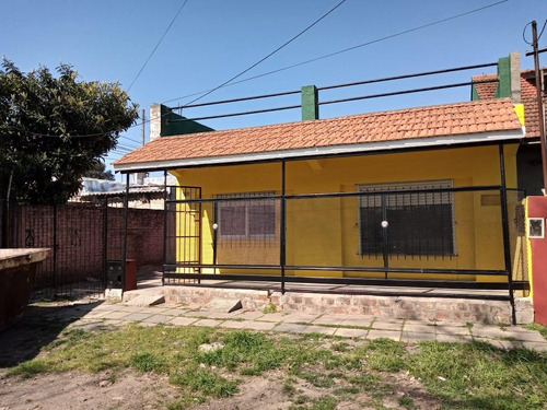 Casa  En Venta Ubicado En Berazategui Oeste, Berazategui, G.b.a. Zona Sur