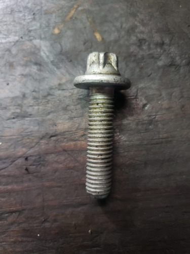 Tornillo De Engrane De Flecha Balanceadora Sprinter Om 651 (Usado)