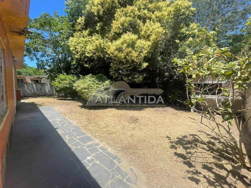Venta De Tres Propiedades, Al Frente, Medio Y Fondo, Ubicada En Las Toscas Sur. Inm Atlántida.