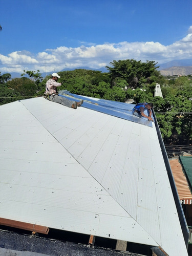 Imagen 4 de 5 de Techo En Pvc , Estructuras Metálicas,manto Asfáltico