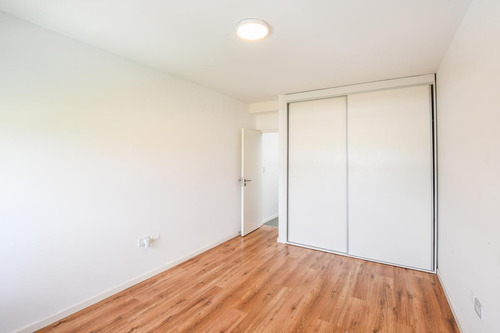 Departamento De 2 Dormitorios En Venta - Duplex - Tierra Nueva - Fisherton